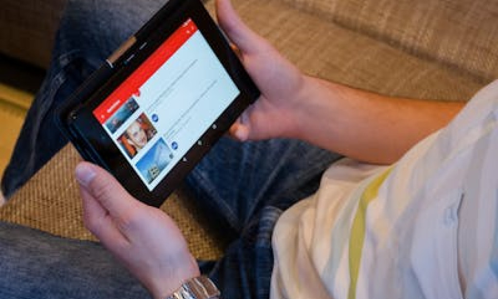 Unveiling a Lucrative Money-Making App: Get Paid to Watch YouTube Videos