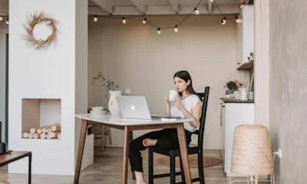 Upwork vs. Roladel: A Comprehensive Comparison and Guide